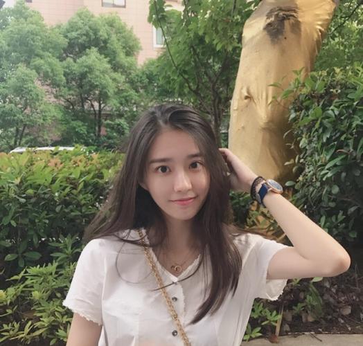 澳门彩龙门客栈解码图:截瘫网红生子遭抛弃