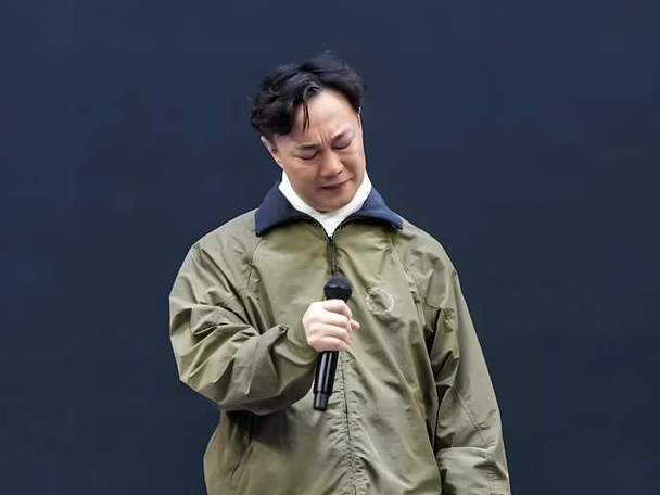 香港正版资料大全:陈奕迅演唱会爆咳
